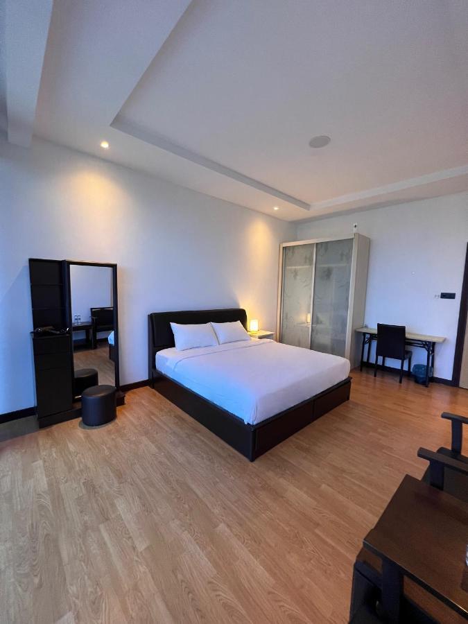 Super Comfy Big Space In Imperial Boulevard Mall Apartment *
