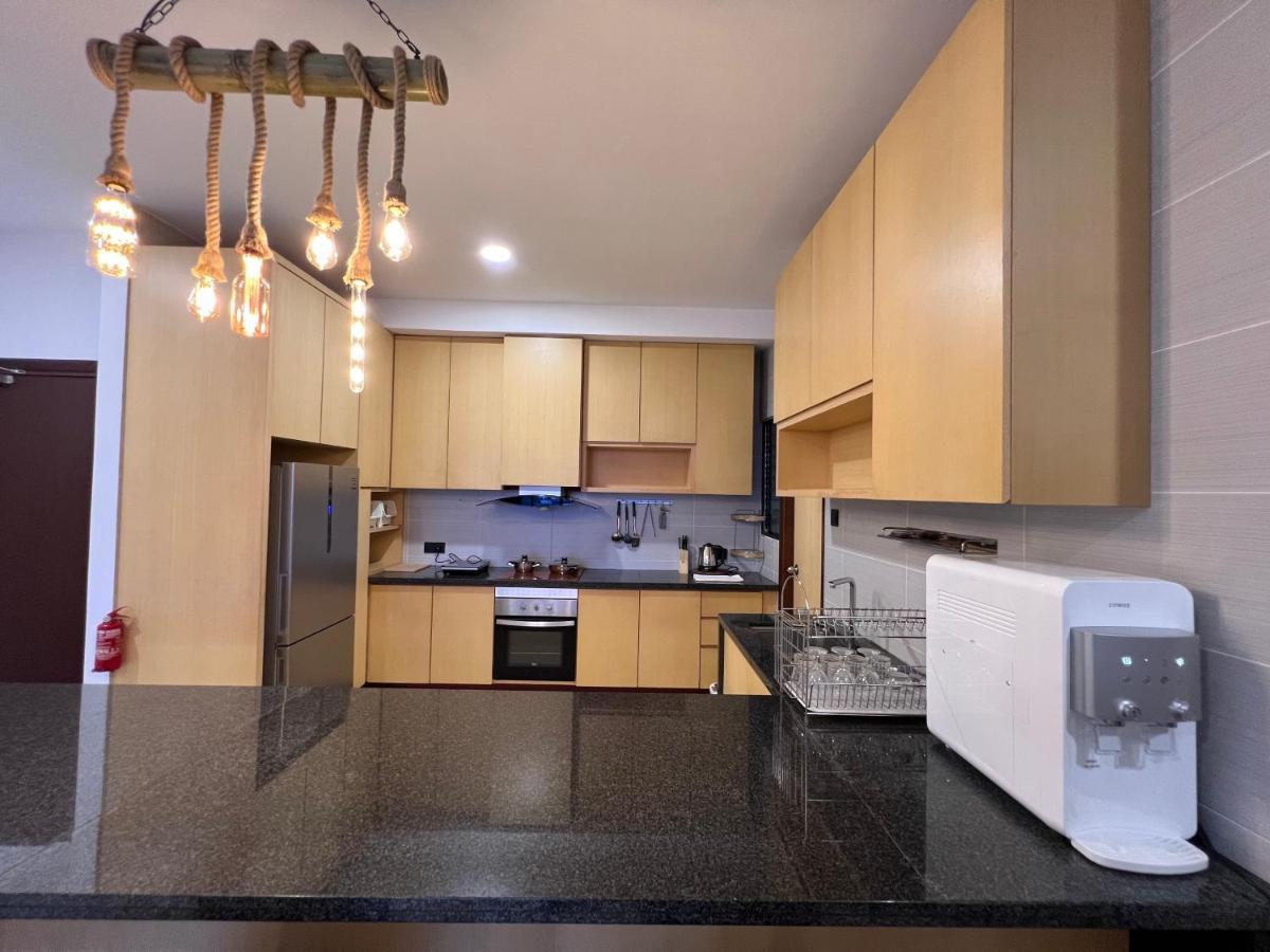 Super Comfy Big Space In Imperial Boulevard Mall Apartment *