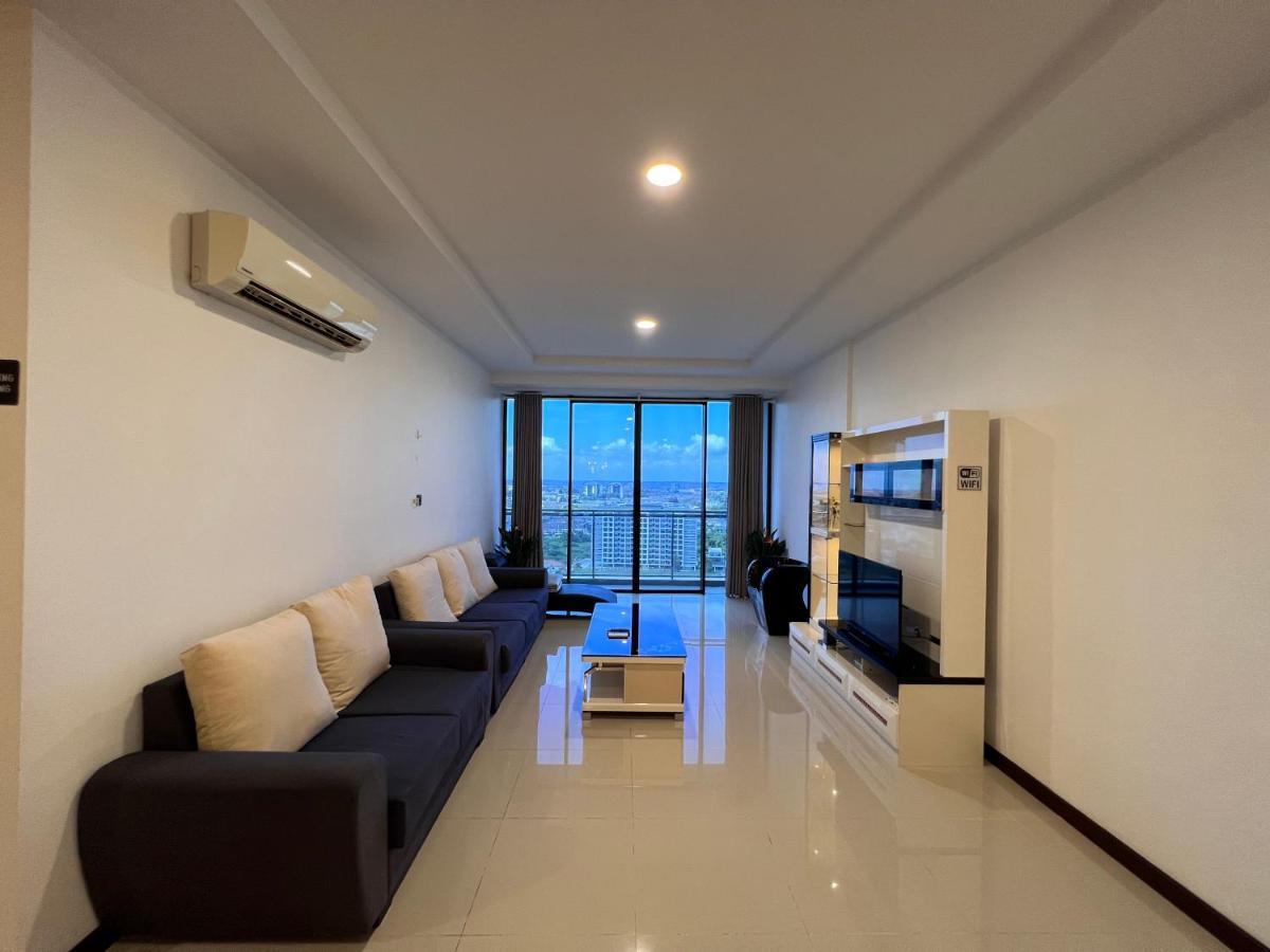 Super Comfy Big Space In Imperial Boulevard Mall Apartment *