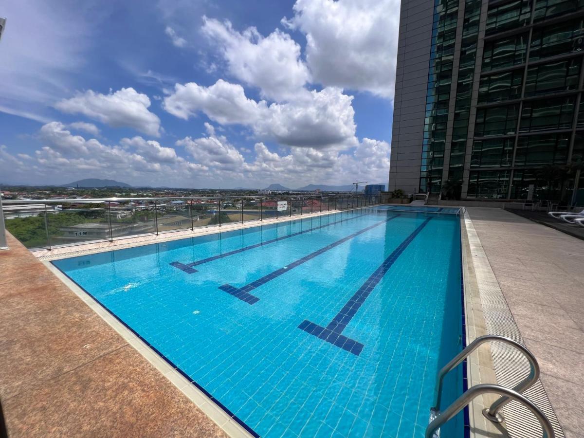 Super Comfy Big Space In Imperial Boulevard Mall Apartment *