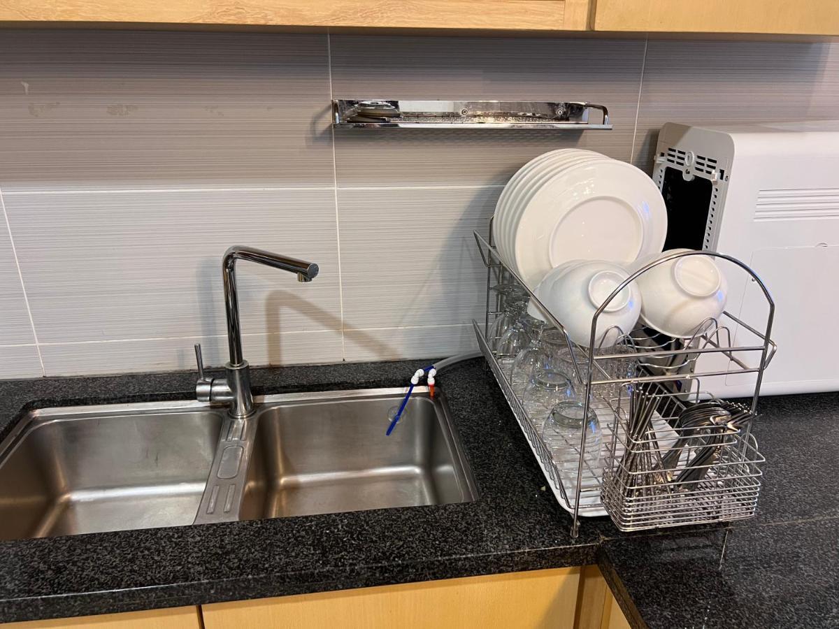 Super Comfy Big Space In Imperial Boulevard Mall Apartment *