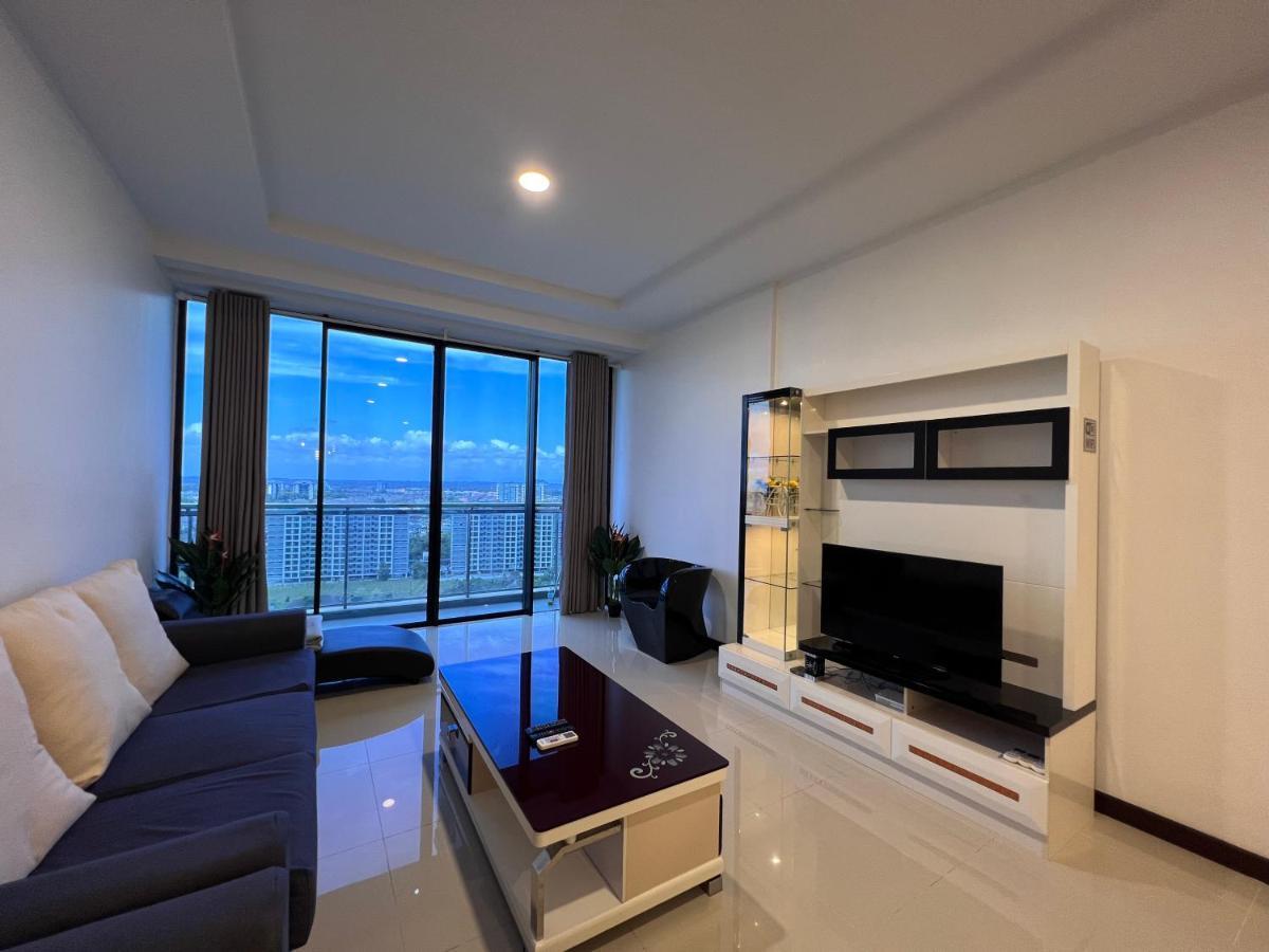 Super Comfy Big Space In Imperial Boulevard Mall Apartment *