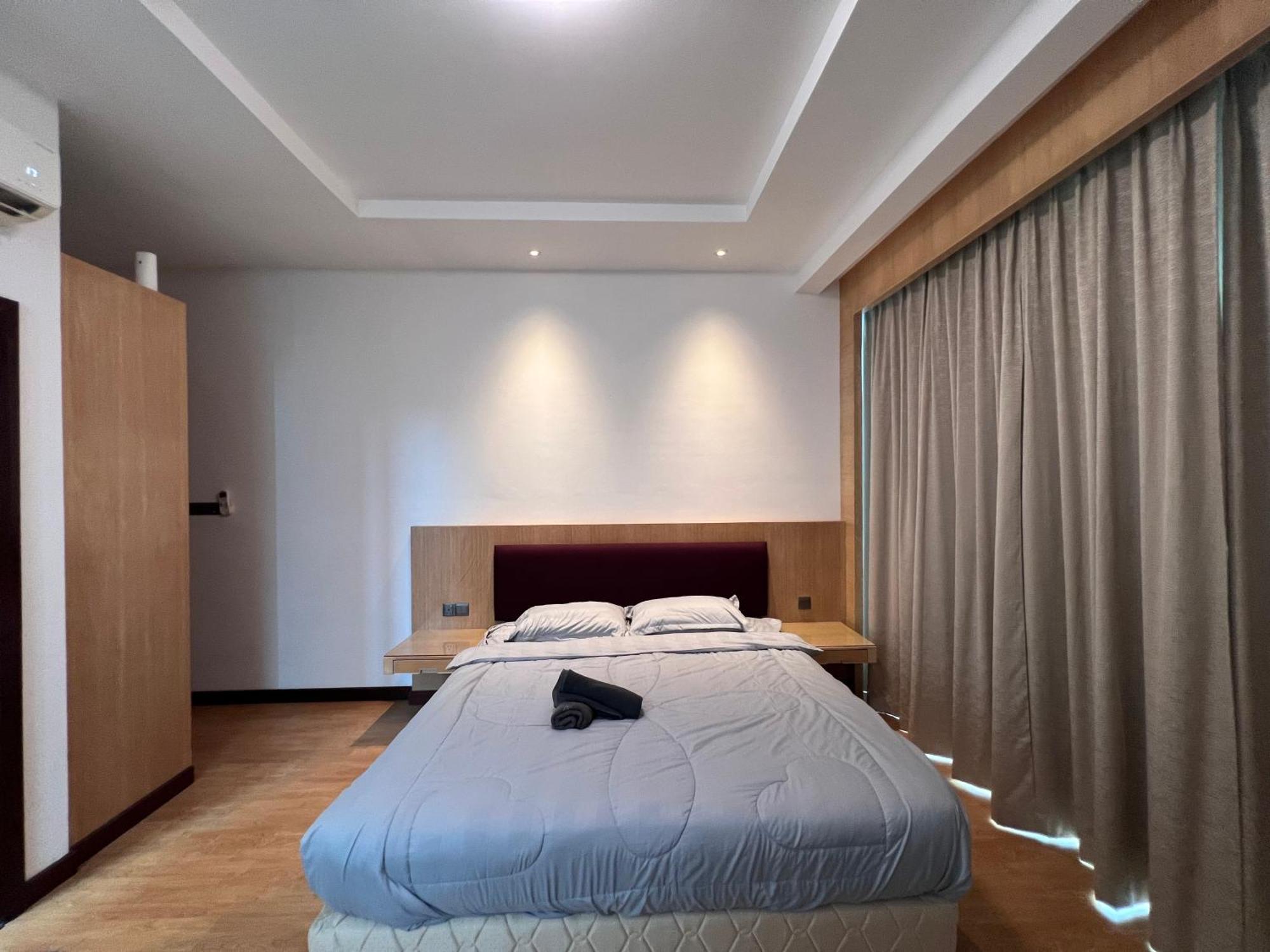 Super Comfy Big Space In Imperial Boulevard Mall Apartment *